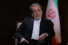 عراقچی: می‌توانیم تنگه هرمز را ببندیم، اما چنین تهدیدی نکرده‌ایم