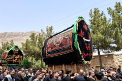 آیین مذهبی نخل گردانی و عزاداری هیات کفن پوشان شهر تاریخی نراق